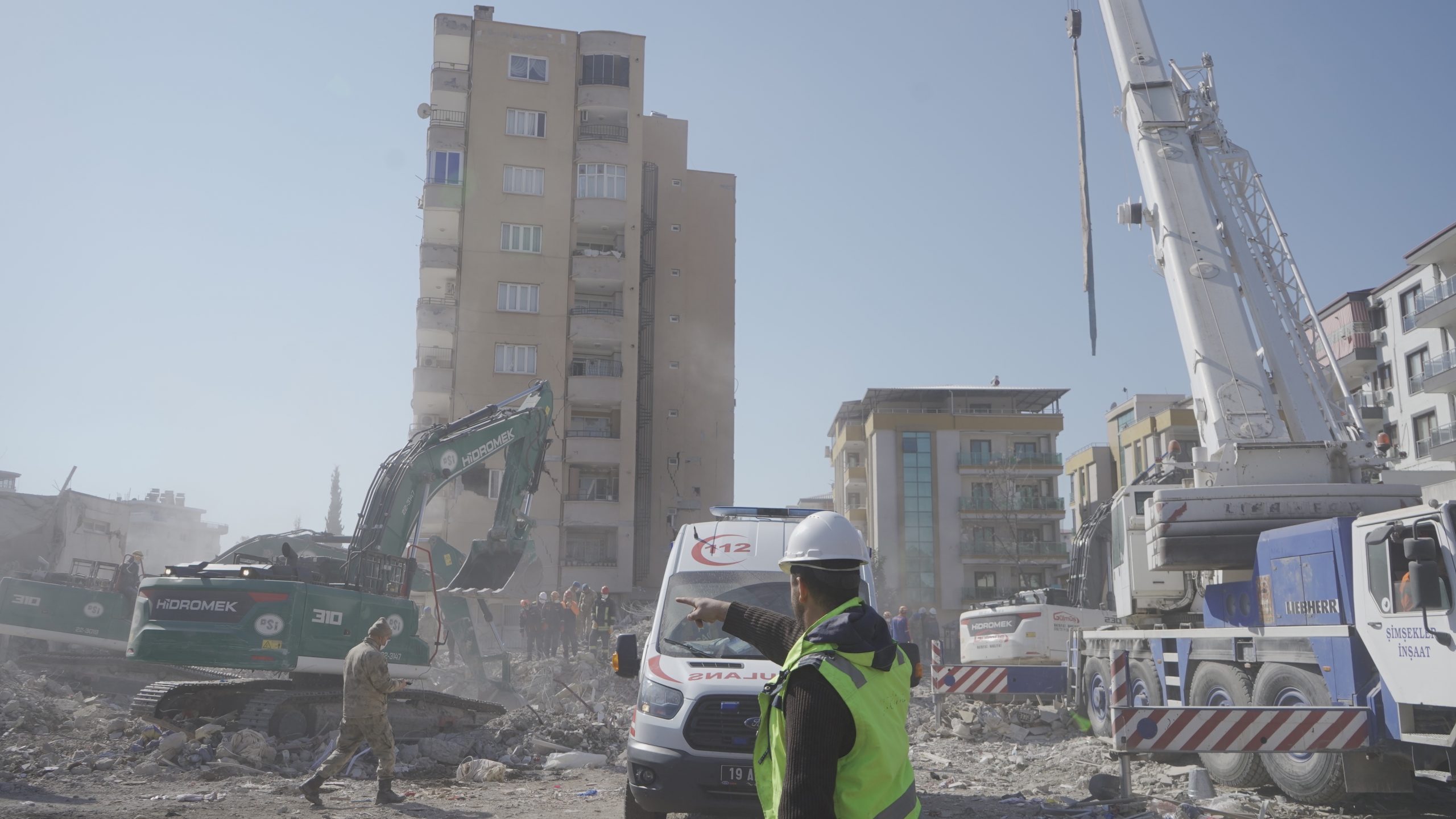 Восстановление жилья для пострадавших в Сирии и Турции